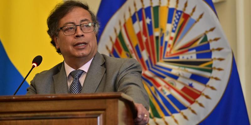 Petro pide revisar la carta democrática de la OEA para reintegrar a